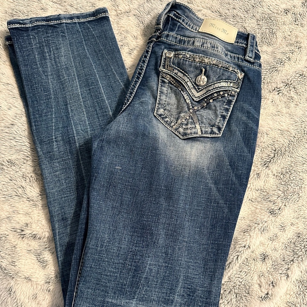 Miss Me size 30/32 mid rise straight